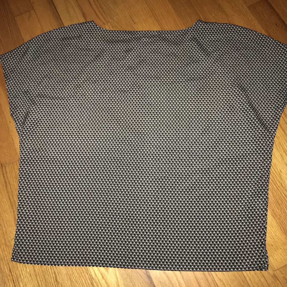 Short sleeved patterned blouse